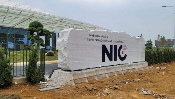 Biển Hiệu Đá Tự Nhiên Trung Tâm Đổi Mới Sáng Tạo NIC