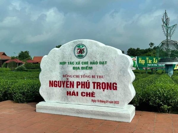 Biển Hiệu Đá Tự Nhiên Khu Di Tích Tổng Bí Thư Nguyễn Phú Trọng Hái Chè