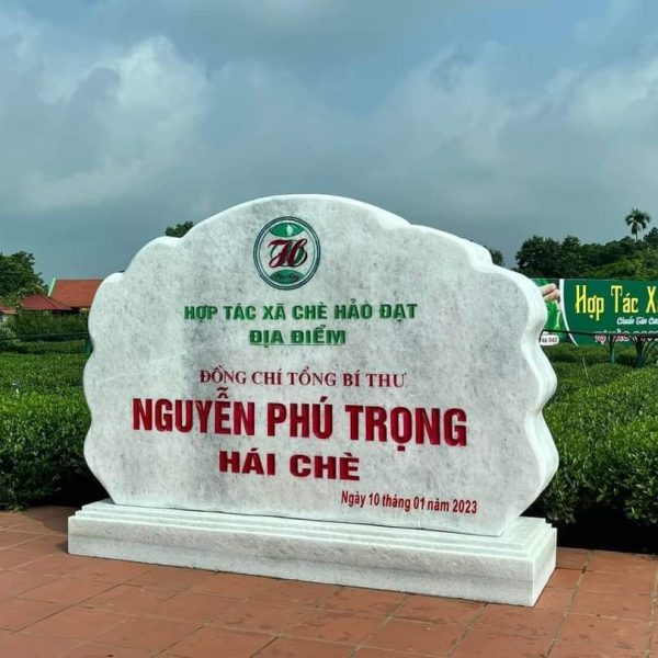 Biển Hiệu Đá Tự Nhiên Khu Di Tích Tổng Bí Thư Nguyễn Phú Trọng Hái Chè