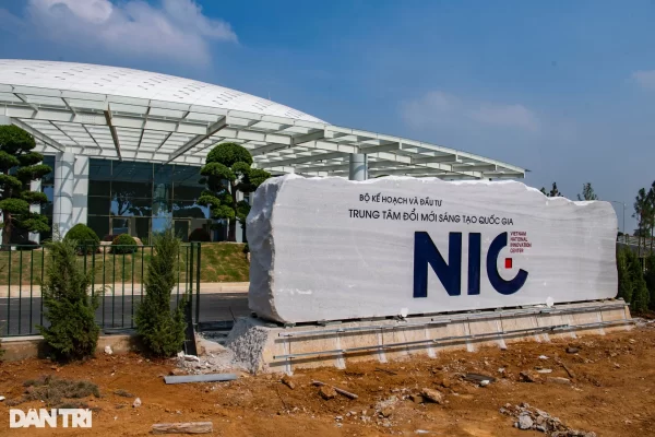 Biển Hiệu Đá Tự Nhiên Trung Tâm Đổi Mới Sáng Tạo NIC