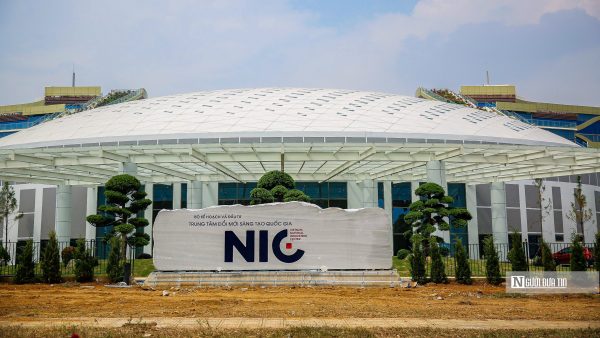 Biển Hiệu Đá Tự Nhiên Trung Tâm Đổi Mới Sáng Tạo NIC